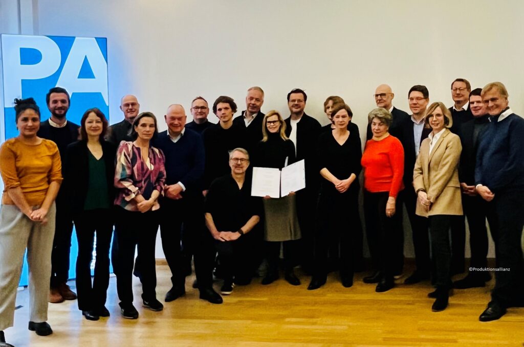 20241108 Gruppenfoto Übergabe Respect Code